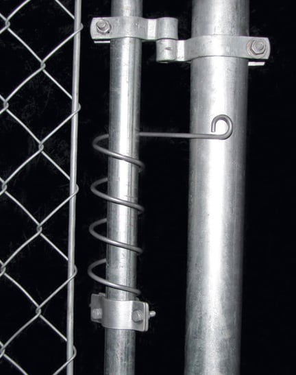 Small gate closer for chain link gates